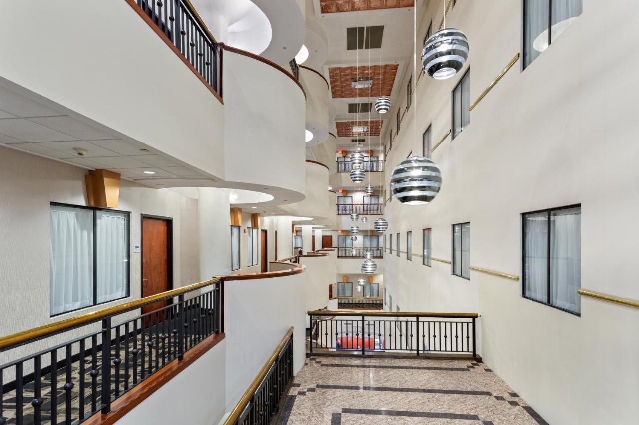 Wyndham Garden Baronne Plaza Hotell New Orleans Exteriör bild